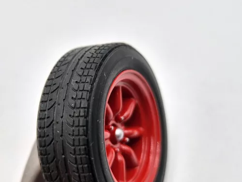 1:18 AUTOart джанта ключодържател - червен