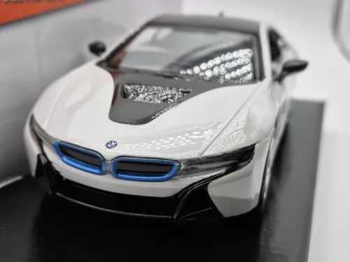 BMW i8 coupe 2018 - бяло - Motormax модел автомобил 1:24