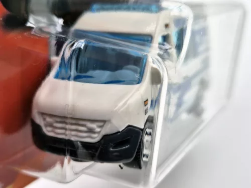 Renault Master Ambulance линейка - Matchbox - 1:64 1/64 малка кола