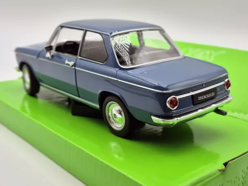 BMW 2002Ti 1966 синьо - Welly модел автомобил 1:24