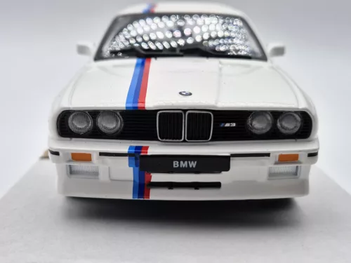 BMW E30 M3 (1988) - бял - Bburago - 1:24