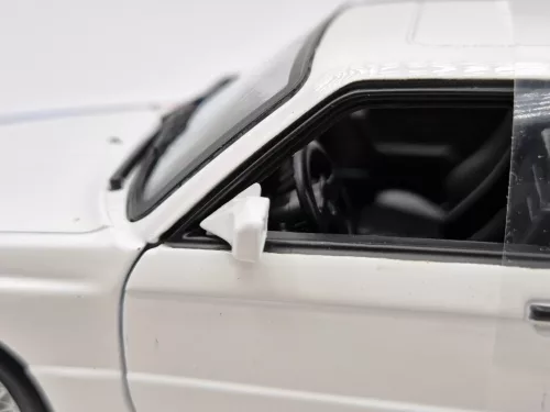 BMW E30 M3 (1988) - бял - Bburago - 1:24