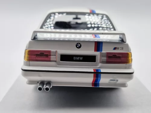 BMW E30 M3 (1988) - бял - Bburago - 1:24