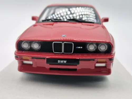 BMW E30 M3 (1988) - червен - Bburago - 1:24