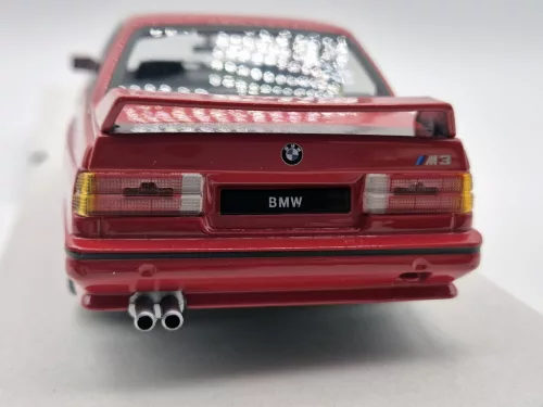BMW E30 M3 (1988) - червен - Bburago - 1:24