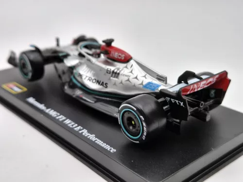 Mercedes - AMG Petronas F1 W13E #63 (2022) - George Russel - С ПИЛОТ - Bburago - 1:43