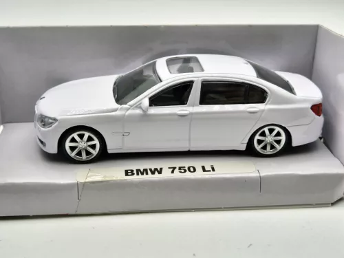 BMW F02 750Li (2018) - бял - Rastar - 1:43