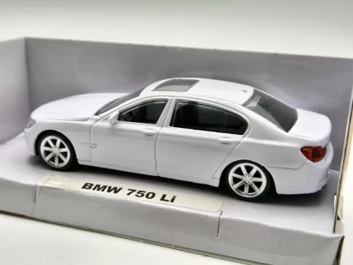 BMW F02 750Li (2018) - бял - Rastar - 1:43
