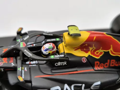 Red Bull F1 RB18 Team Oracle #11 (2022) - Sergio Perez - С ПИЛОТ - Bburago - 1:43