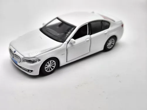 BMW F10 - бяло - Tiny Toys - 1:64