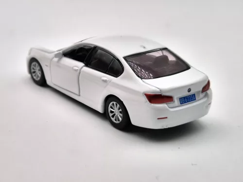 BMW F10 - бяло - Tiny Toys - 1:64
