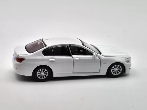 BMW F10 - бяло - Tiny Toys - 1:64