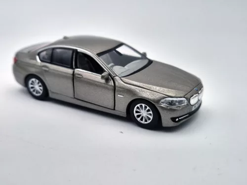 BMW F10 - златно - Tiny Toys - 1:64