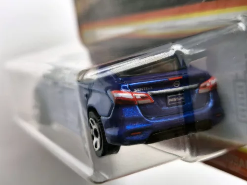 Nissan Sentra (2016) - 70/100 - блистерно - Matchbox - 1:64