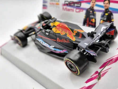 Red Bull RB19 Team Oracle F1 #1 (2023) - Miami GP - Max Verstappen - Bburago - 1:43