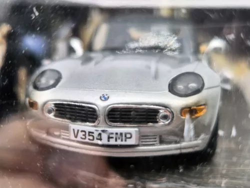 BMW Z8 - James Bond - The World is not Enough - Светът не е достатъчен - Edicola - 1:43
