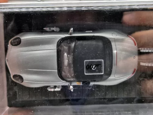 BMW Z8 - James Bond - The World is not Enough - Светът не е достатъчен - Edicola - 1:43