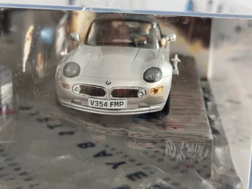 BMW Z8 - James Bond - The World is not Enough - Светът не е достатъчен - Edicola - 1:43