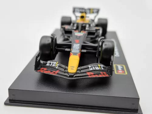 Red Bull RB19 Team Oracle F1 #1 (2023) - Max Verstappen - С ПИЛОТ - BBurago - 1:43
