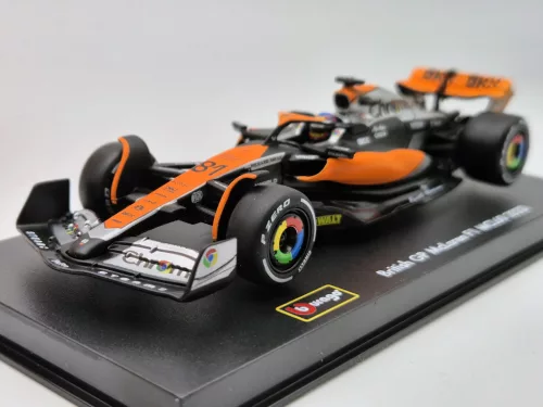 McLaren MCL60 F1 #81 (2023) - British GP 4th - Oscar Piastri - С ПИЛОТ - BBurago - 1:43