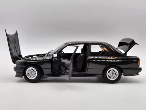 BMW E30 M3 - Minichamps - 1:18 - употребяван