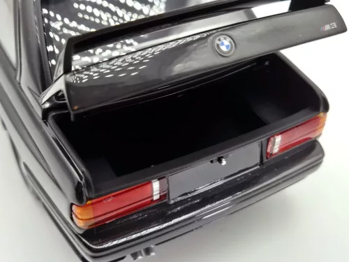 BMW E30 M3 - Minichamps - 1:18 - употребяван