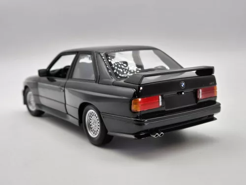 BMW E30 M3 - Minichamps - 1:18 - употребяван