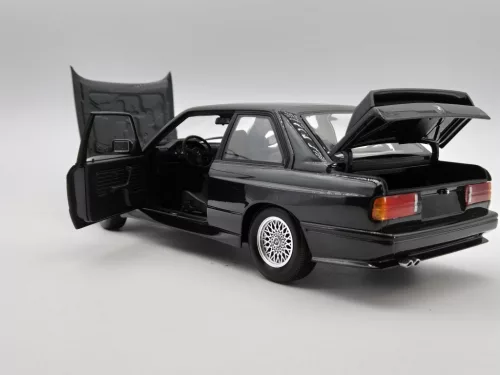 BMW E30 M3 - Minichamps - 1:18 - употребяван