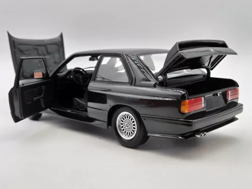 BMW E30 M3 - Minichamps - 1:18 - употребяван