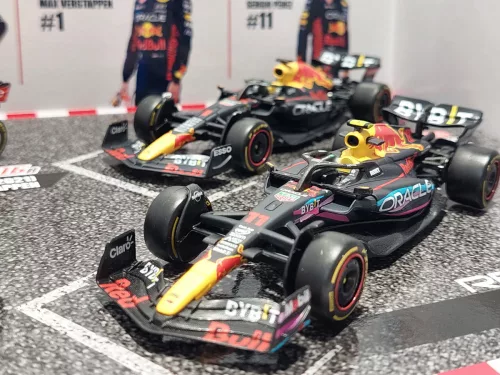 Red Bull F1 комплект - 2023 RB19 Max Verstappen - 2023 RB19 Sergio Perez (Miami) - 2022 RB18 Max Verstappen - 2021 RB16B Max Verstappen (Turkish GP) - Bburago -1:43