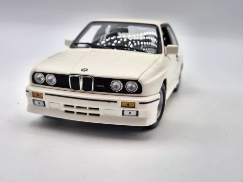 BMW E30 M3 (1987) - бял - Minichamps - 1:18