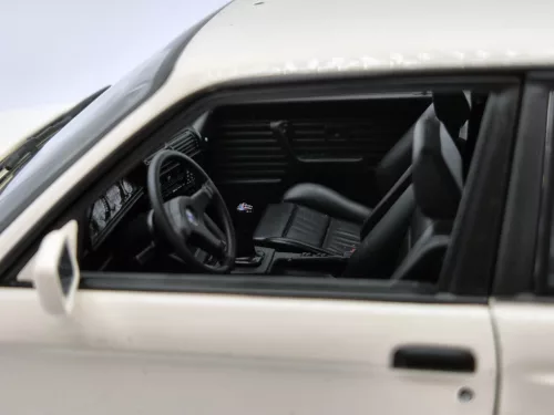 BMW E30 M3 (1987) - бял - Minichamps - 1:18