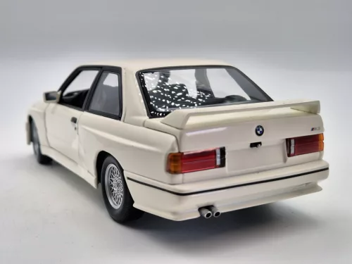 BMW E30 M3 (1987) - бял - Minichamps - 1:18