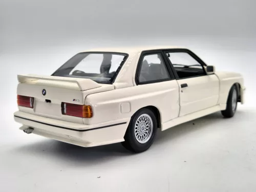 BMW E30 M3 (1987) - бял - Minichamps - 1:18