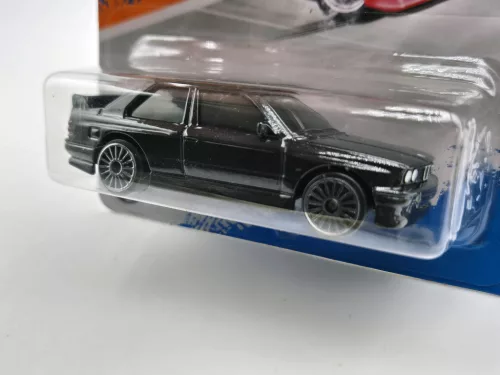 BMW E30 M3 (1988) - Maisto - 1:64