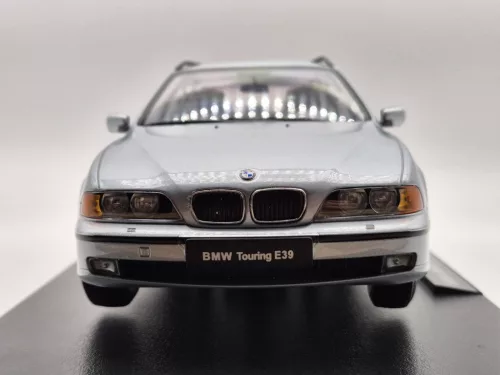 BMW E39 Touring (1998) - сребрист - Triple9 - 1:18