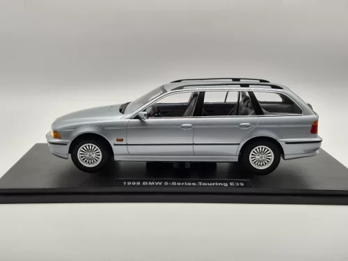 BMW E39 Touring (1998) - сребрист - Triple9 - 1:18