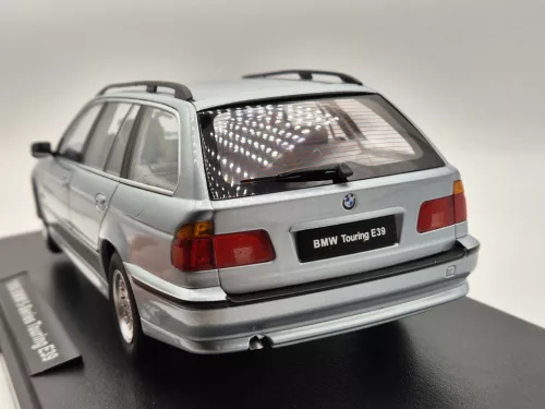 BMW E39 Touring (1998) - сребрист - Triple9 - 1:18