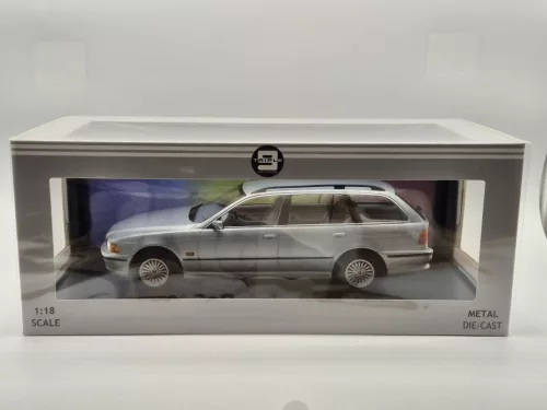 BMW E39 Touring (1998) - сребрист - Triple9 - 1:18