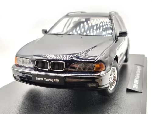 BMW E39 Touring (1998) - син - Triple9 - 1:18