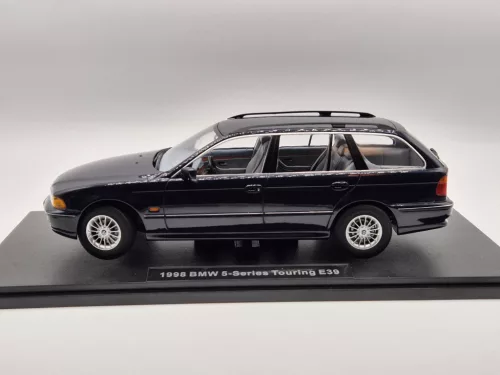 BMW E39 Touring (1998) - син - Triple9 - 1:18