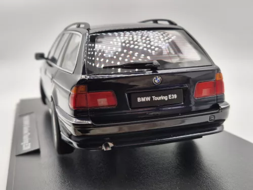 BMW E39 Touring (1998) - син - Triple9 - 1:18