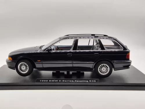 BMW E39 Touring (1998) - син - Triple9 - 1:18