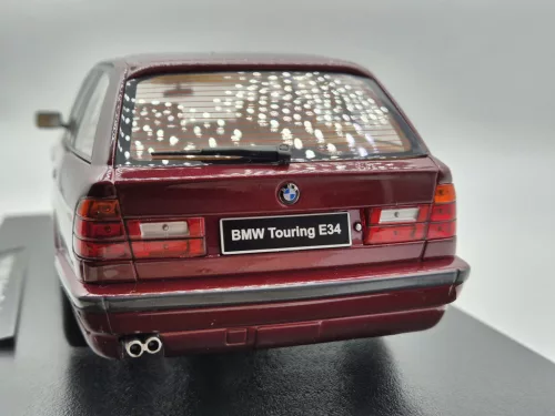 BMW E34 Touring (1996) - бордо - Triple9 - 1:18
