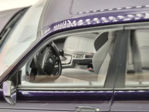 BMW E34 Touring (1996) - лилав - Triple9 - 1:18