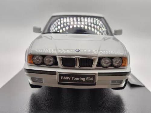 BMW E34 Touring (1996) - бял - Triple9 - 1:18
