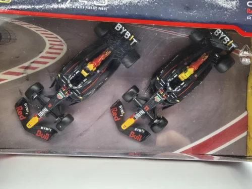 Red Bull RB20 F1 комплект (2024) - #1 Max Verstappen - #11 Sergio Perez - Bburago - 1:43