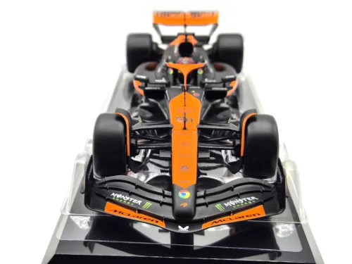 McLaren MCL38 F1 #81 (2024) - Oscar Piastri - С ПИЛОТ - Bburago - 1:24