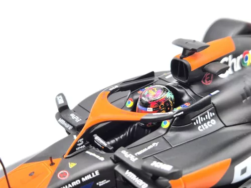 McLaren MCL38 F1 #81 (2024) - Oscar Piastri - С ПИЛОТ - Bburago - 1:24