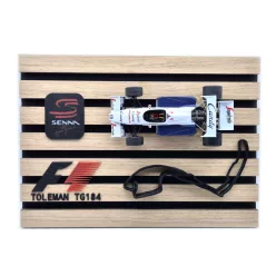   Toleman Hart TG184 F1 #19 (1984) - Ayrton Senna - на декоративна табела - декоративен предмет - Edicola - 1:24